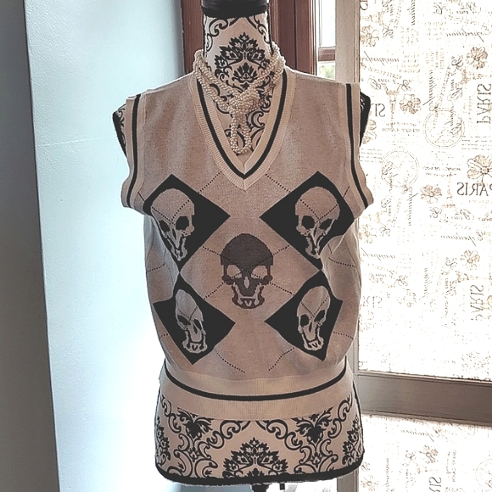 NWOT White/Blk Argyle Skull Knit V-neck Shirt Vest M - Picture 2 of 7